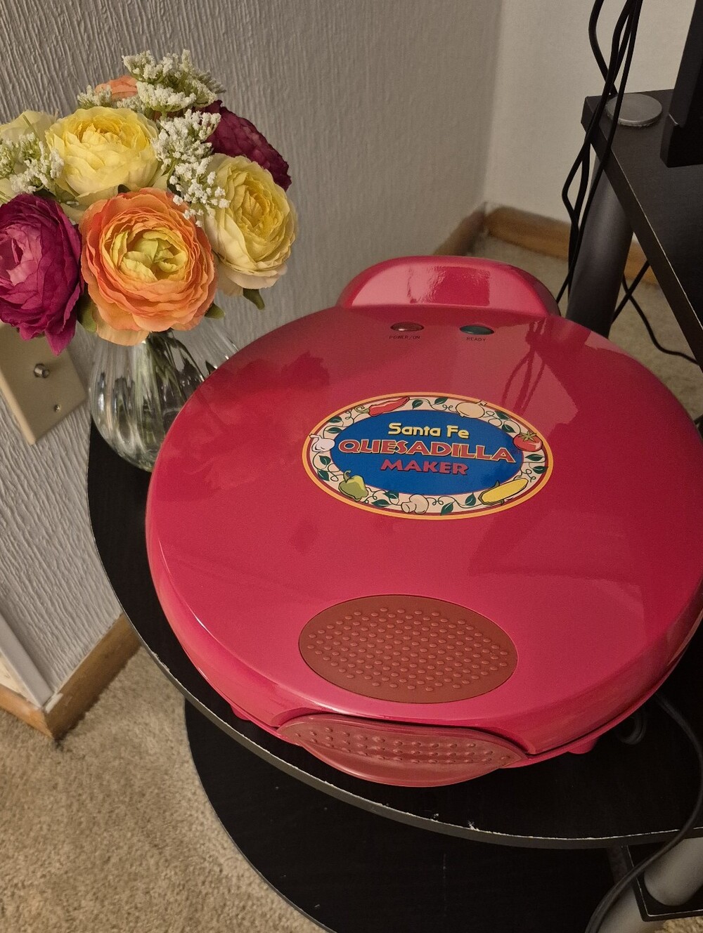 Santa Fe Quesadilla Maker - Red. GOOD USED CONDITION
